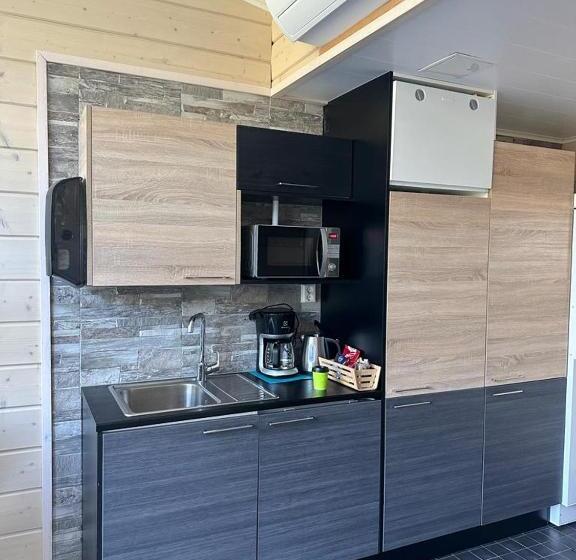 Отель Northern Lights Village Pyhä