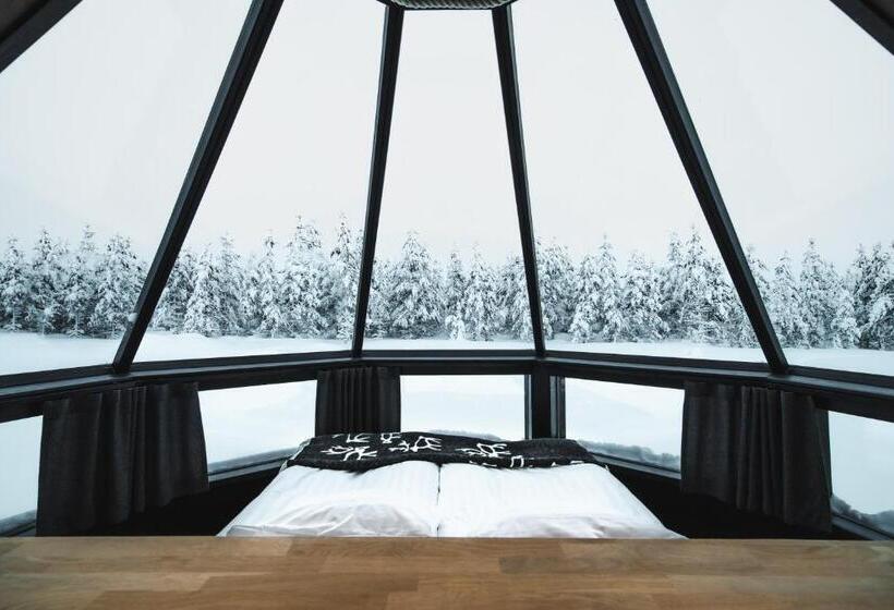 Отель Northern Lights Village Pyhä