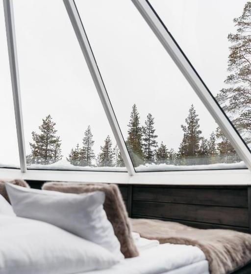 Отель Northern Lights Village Pyhä