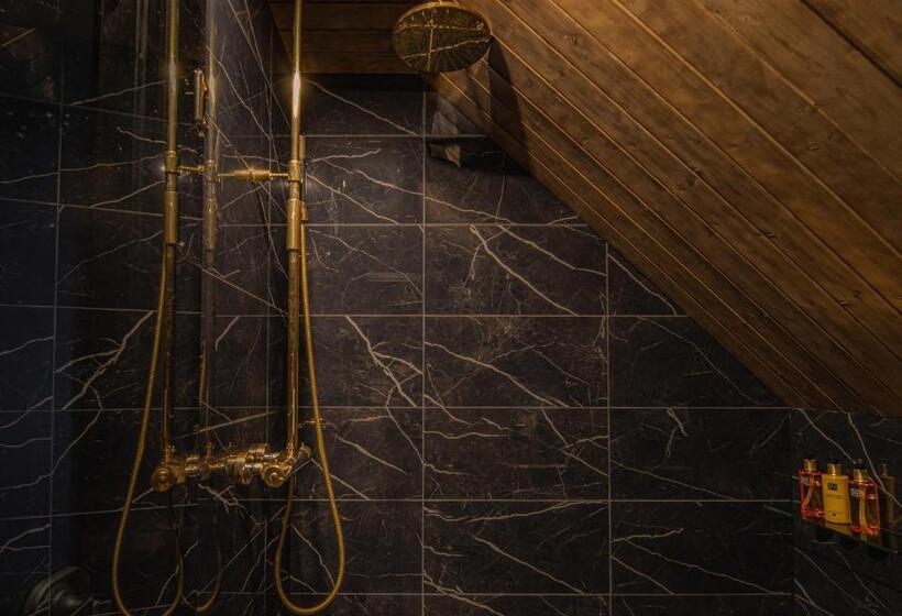 Отель Northern Lights Village Pyhä