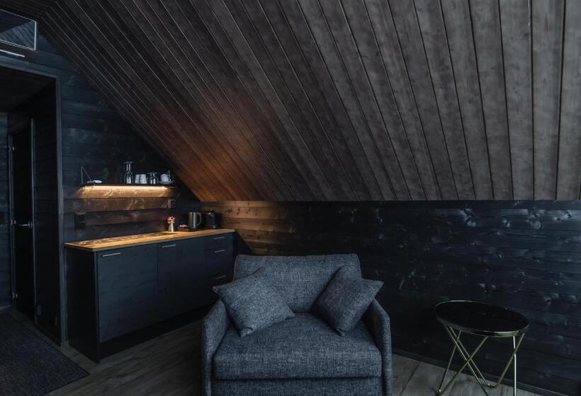 Отель Northern Lights Village Pyhä