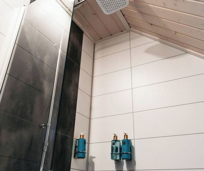 Отель Northern Lights Village Pyhä