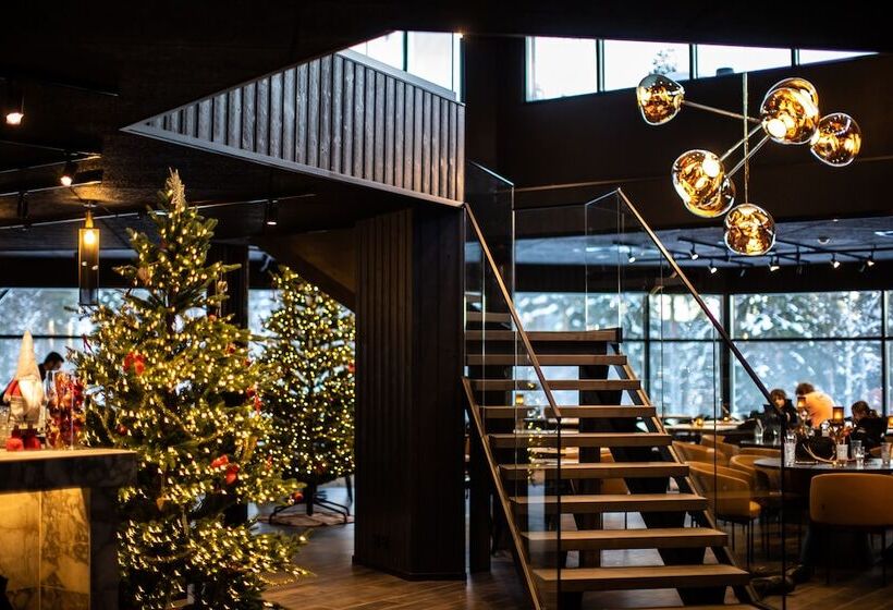 Отель Northern Lights Village Pyhä