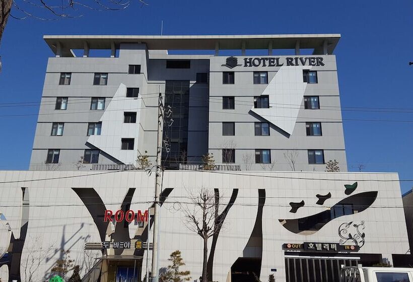 호텔 River