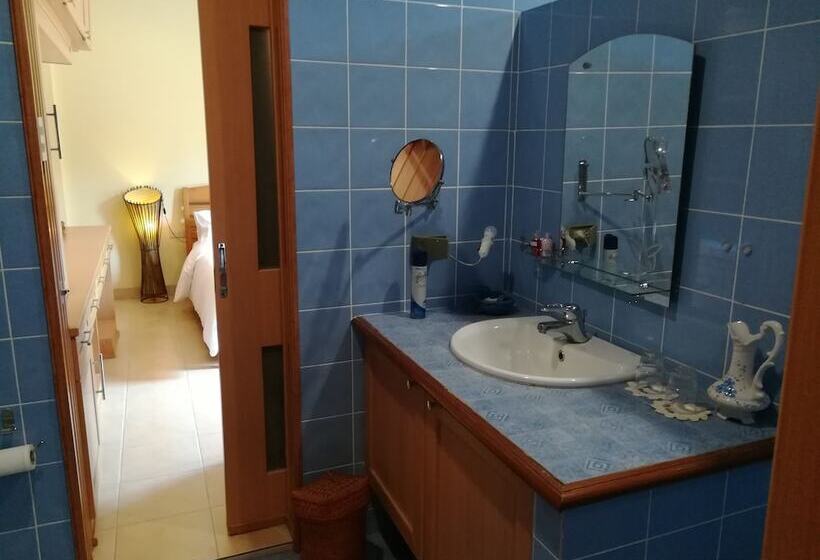 Отель Saku Boutique Homestay