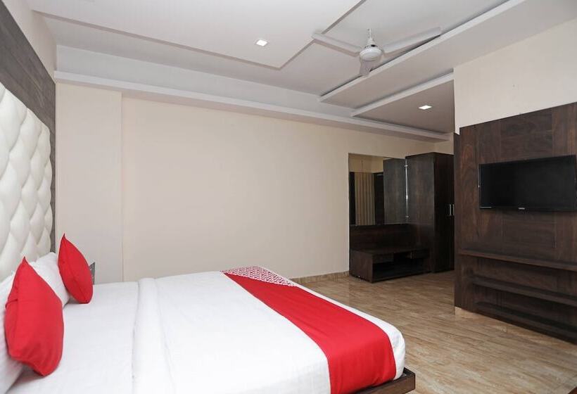 호텔 O Subhadra Residency