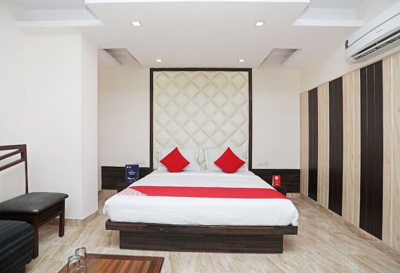 호텔 O Subhadra Residency