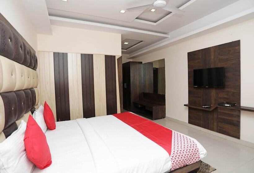 호텔 O Subhadra Residency