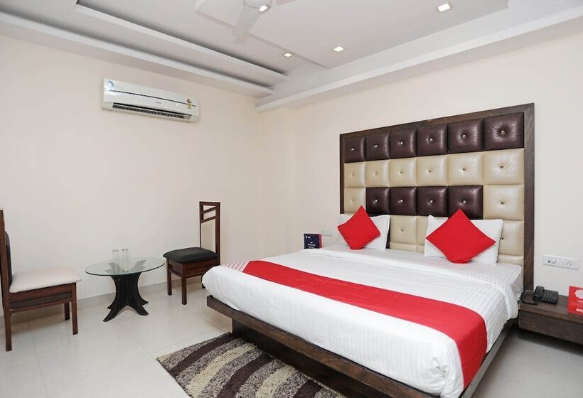 호텔 O Subhadra Residency