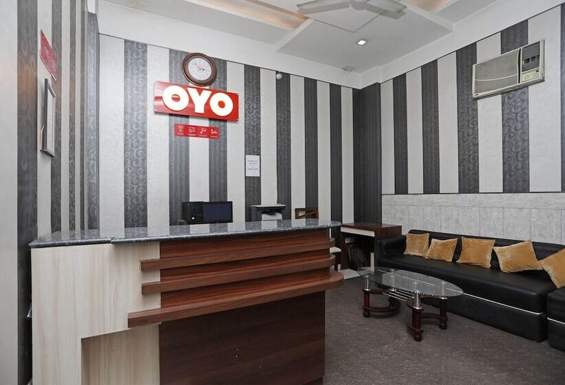 호텔 O Subhadra Residency