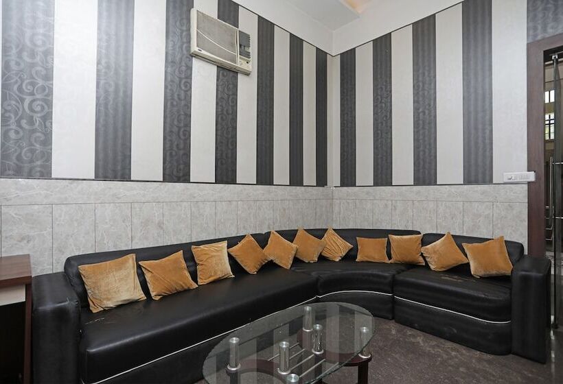 호텔 O Subhadra Residency