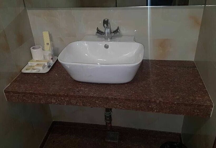 בית מלון כפרי Surya International