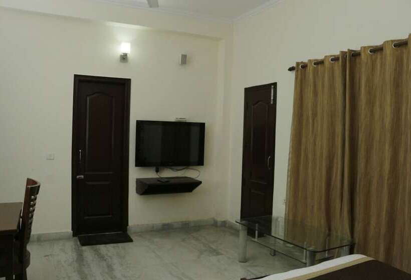 Отель The Orion Gopal Bhawan