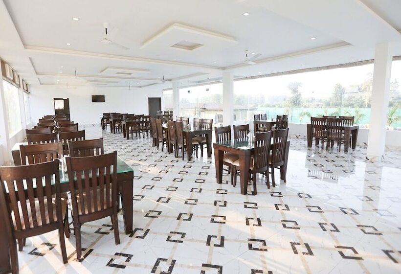 Hotel Treebo Tigers Pug Marks