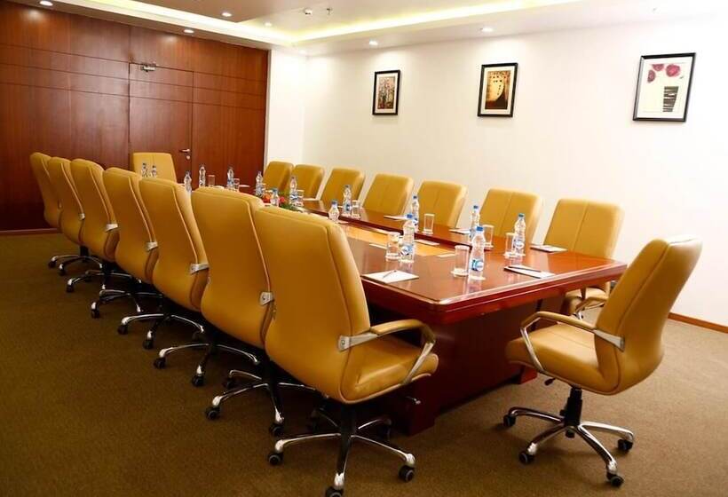 Отель Triguna Clarks Inn Kurnool