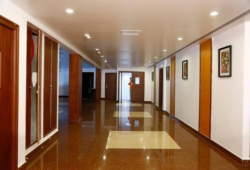 Отель Triguna Clarks Inn Kurnool