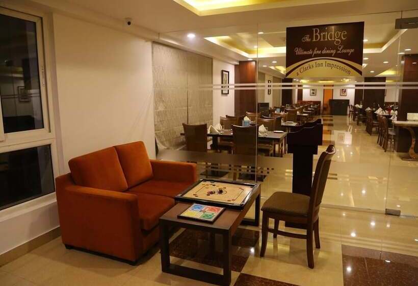 Отель Triguna Clarks Inn Kurnool