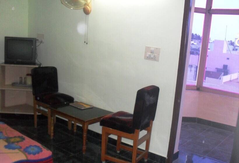 בית מלון כפרי Trishul