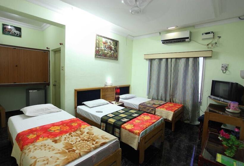 בית מלון כפרי Trishul