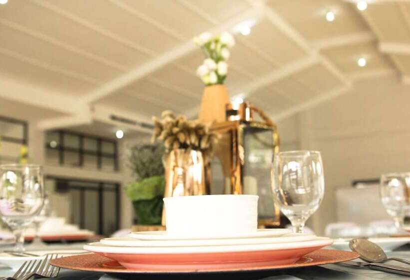 هتل Whitewoods Convention & Leisure