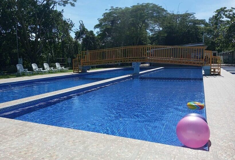 هتل Whitewoods Convention & Leisure