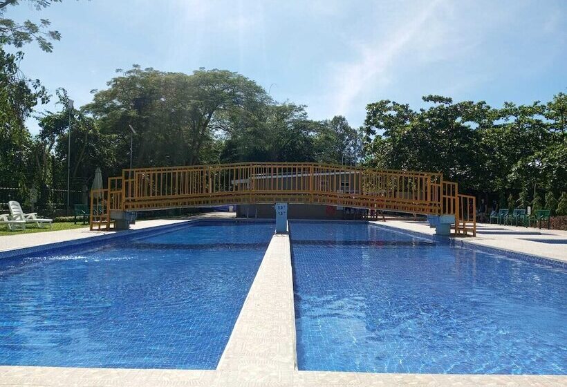 هتل Whitewoods Convention & Leisure