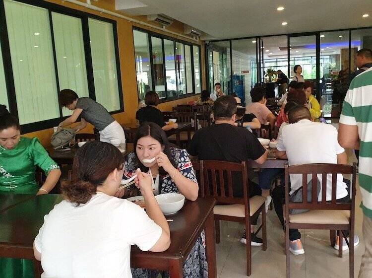 酒店 Zzz Crest Chiang Mai