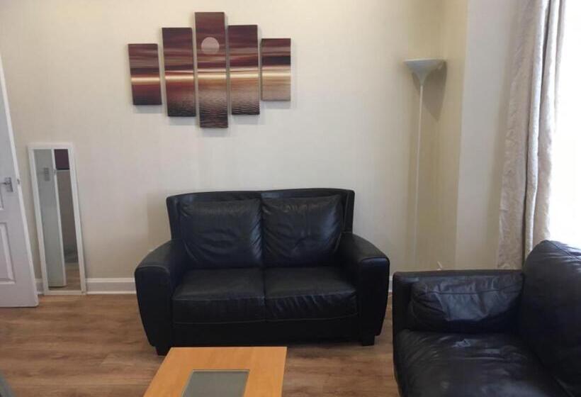 Marley Mansions Apartment   Clarendon