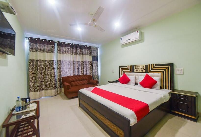 Oyo 10566 Hotel Shanti Guest House
