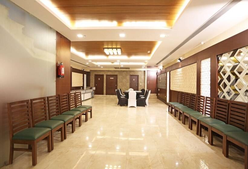 Oyo 5614 Hotel Rolex Inn