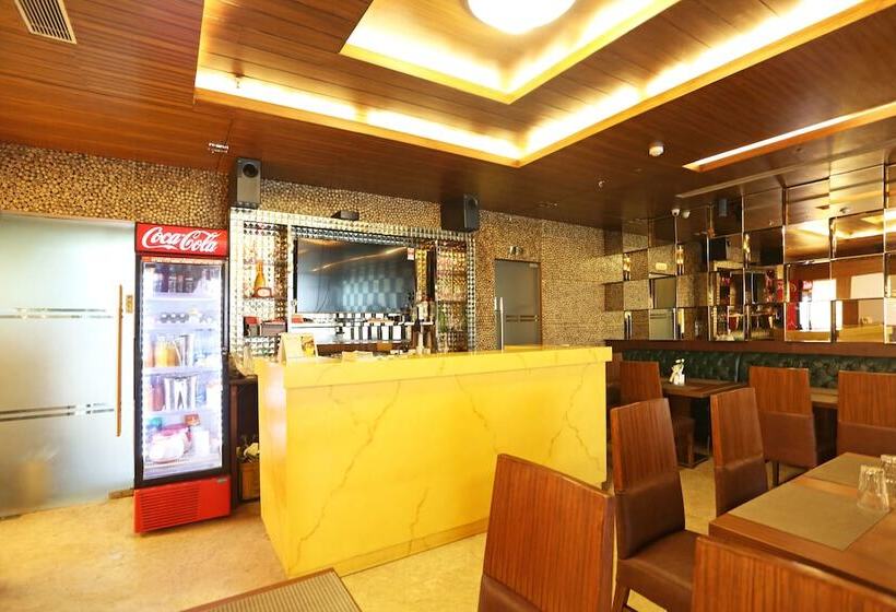 Oyo 5614 Hotel Rolex Inn