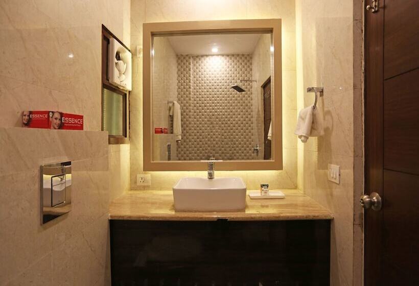 Oyo 5614 Hotel Rolex Inn