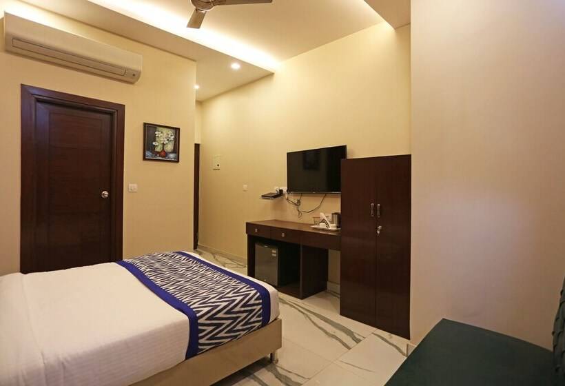 Oyo 5614 Hotel Rolex Inn