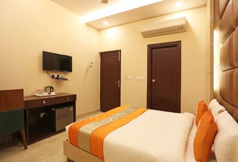 Oyo 5614 Hotel Rolex Inn