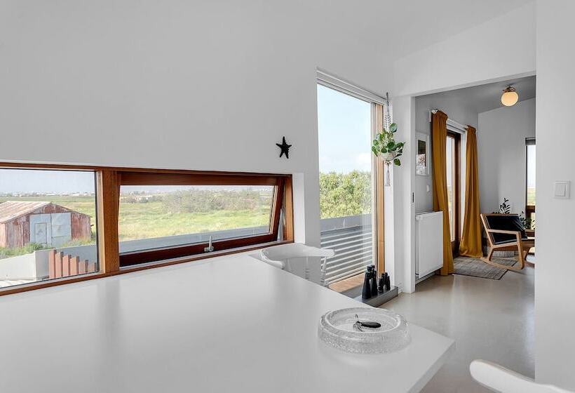 پانسیون Eyvindarholt Guesthouse