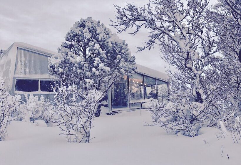 پانسیون Eyvindarholt Guesthouse