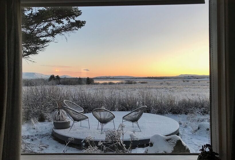 پانسیون Eyvindarholt Guesthouse