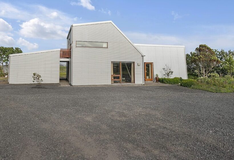 پانسیون Eyvindarholt Guesthouse