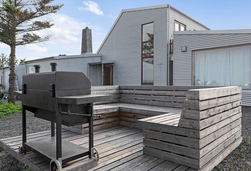 پانسیون Eyvindarholt Guesthouse