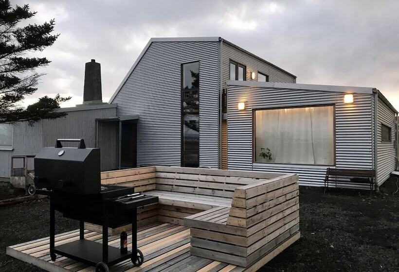 پانسیون Eyvindarholt Guesthouse