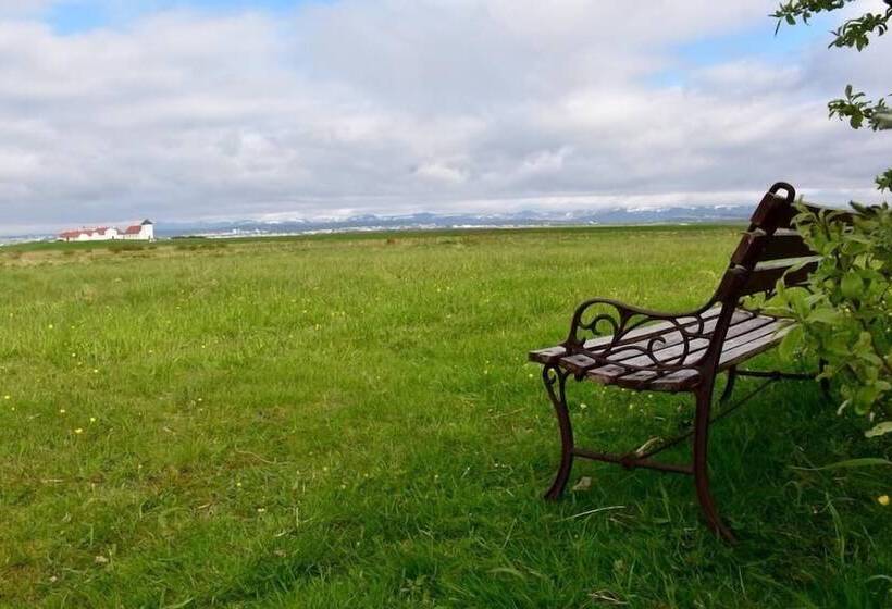 پانسیون Eyvindarholt Guesthouse