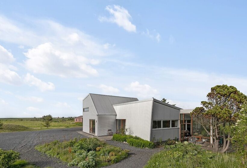 پانسیون Eyvindarholt Guesthouse