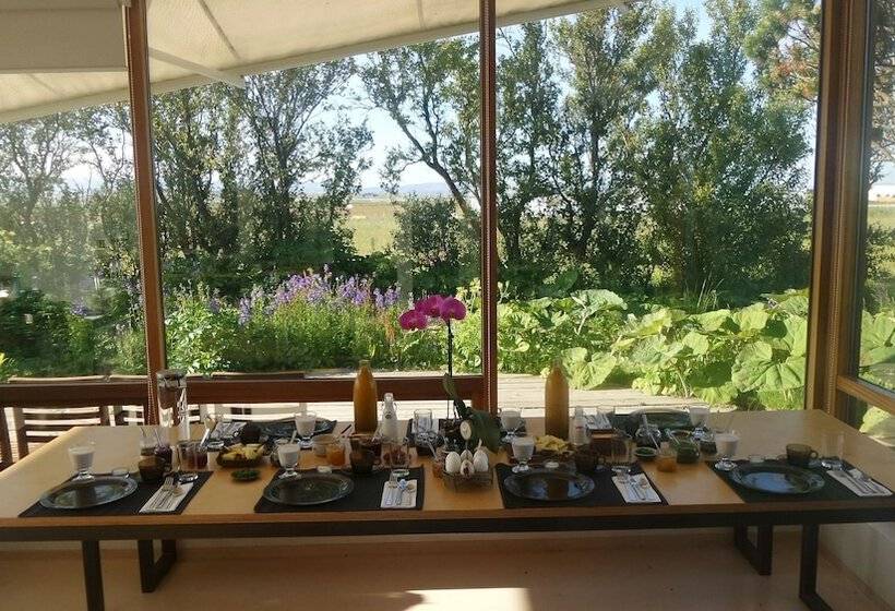 پانسیون Eyvindarholt Guesthouse