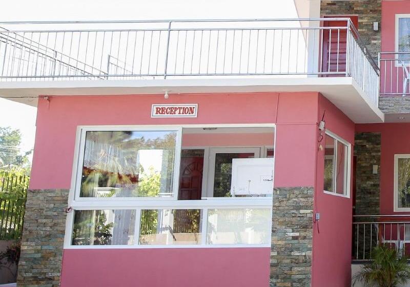 بنسيون Luzmin Bh Pink House