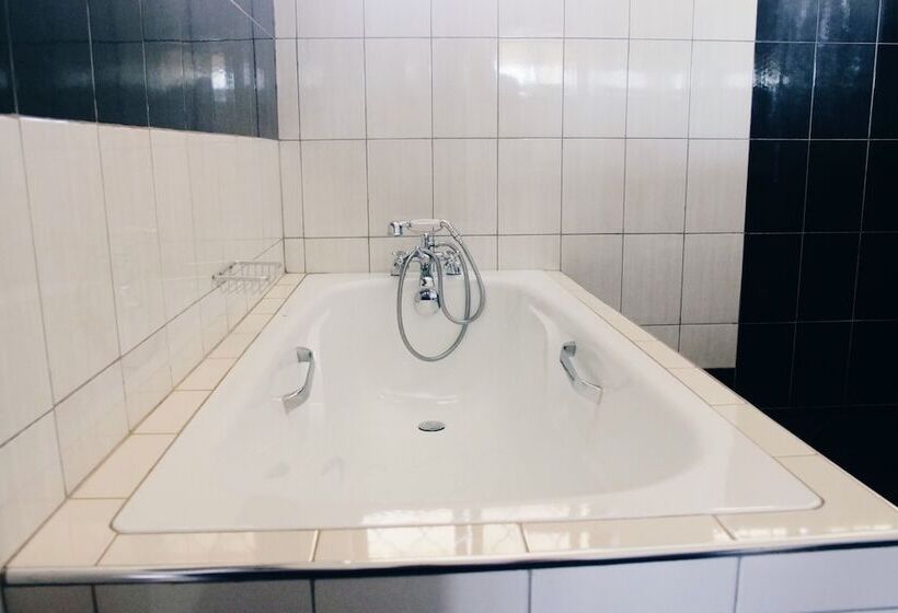 پانسیون Mission Guest House