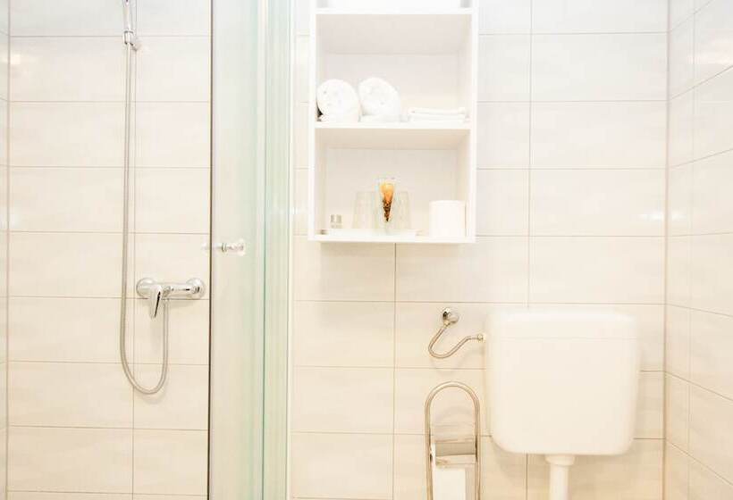 بنسيون Rooms Garden Zagreb Airport