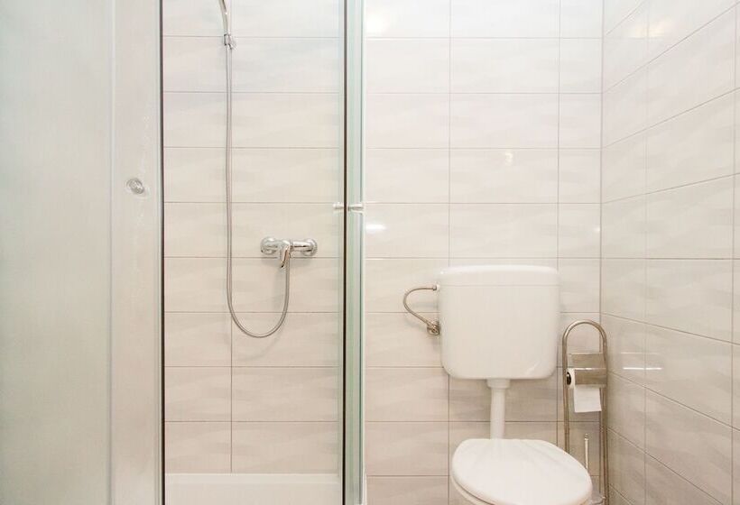 بنسيون Rooms Garden Zagreb Airport