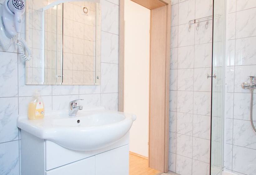 بنسيون Rooms Garden Zagreb Airport