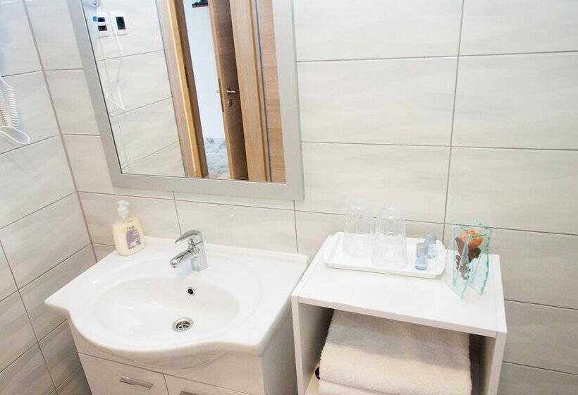 بنسيون Rooms Garden Zagreb Airport