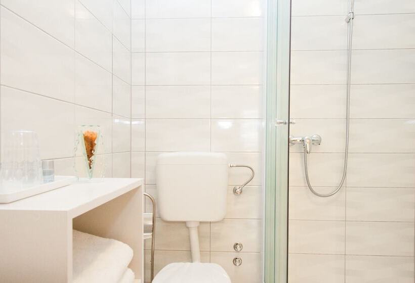 بنسيون Rooms Garden Zagreb Airport